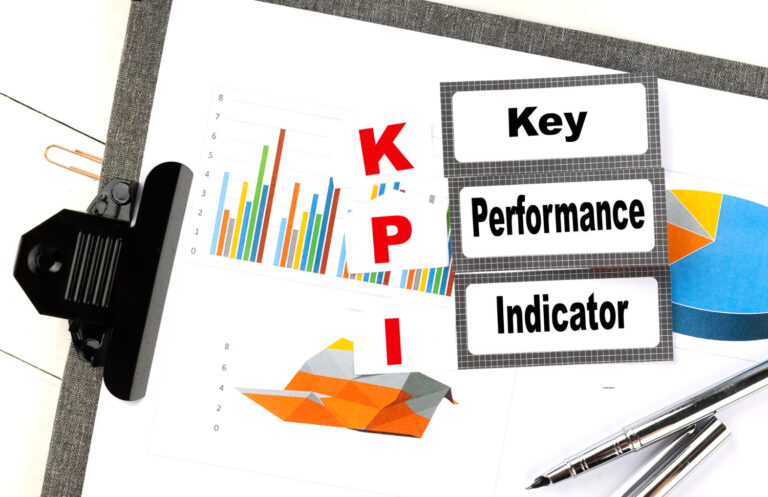 Hacer un seguimiento de los KPI's para SEO te permite determinar si tus esfuerzos y estrategias están dando resultados o no