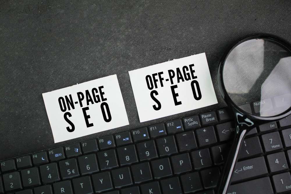 El SEO on-page y off-page deben potenciarse a través de estrategias de contenido y link building
